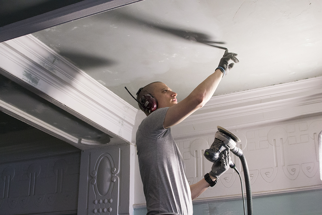 Esa hioo kattoa Valksaaressa